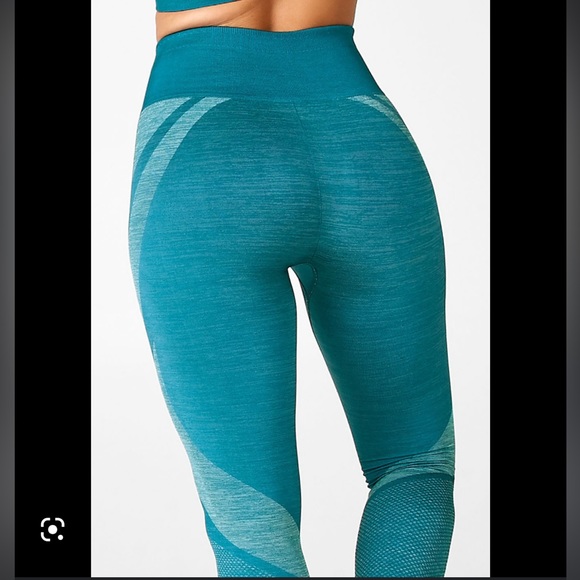 🩵Fabletics Seamless Dot Leggings🩵 - Picture 8 of 12